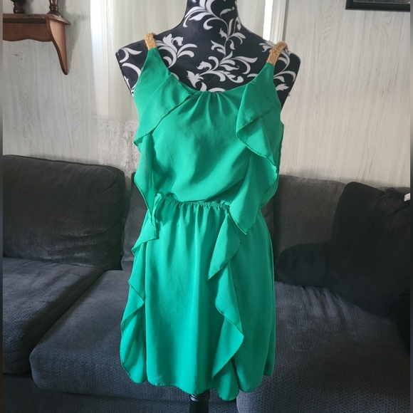 💚Gorgeous! Pinky Size Small Green Mini Dress with Ruffles and Gold Rope Straps! - Picture 1 of 6